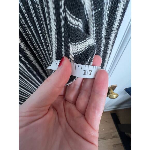 Le-La Vertical Stripe Knit Long Sleeve Top Black White Lagenlook Artsy Women's M - Picture 4 of 12